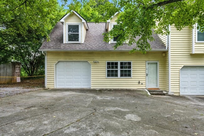 Building Photo - 2710 Hodge Rd Unit G Rental
