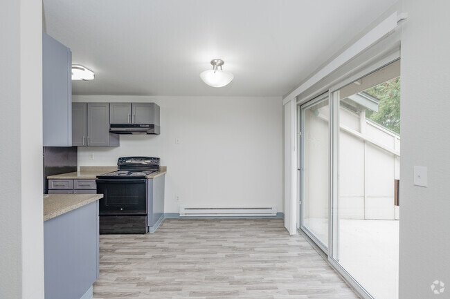 2BR, 2BA - 923SF - Dining Area