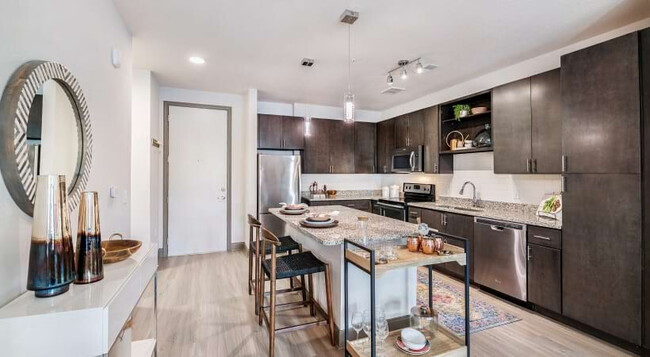 Amplias islas de cocina - Cortland Hunter's Creek Apartamentos