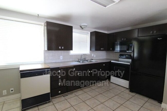 Building Photo - 786 Sykes Dr