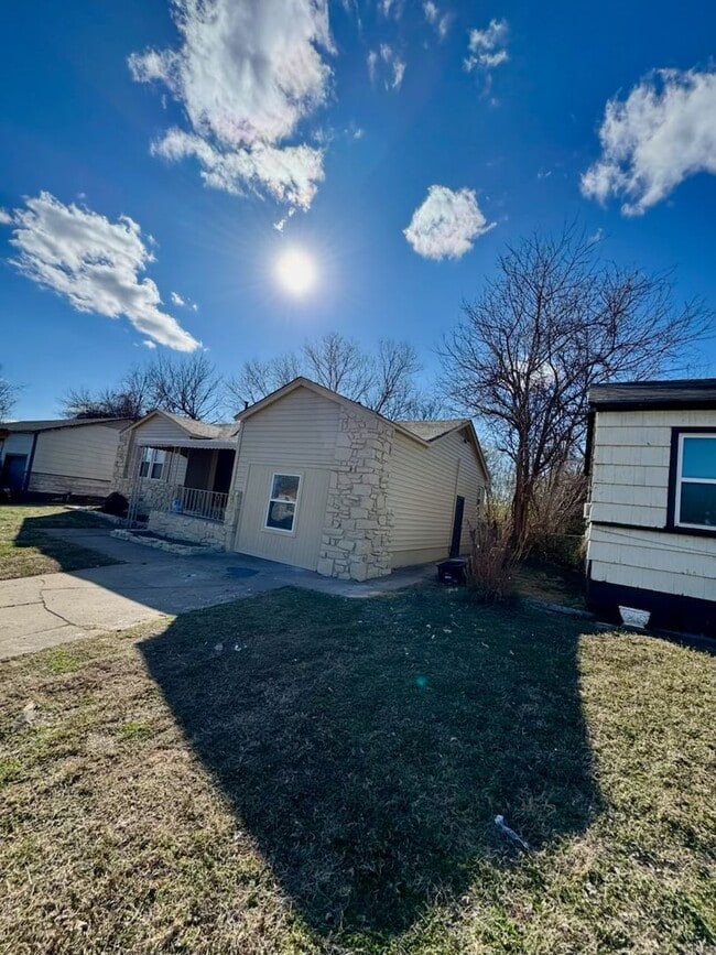 Photo - 3 Bed 1 Bath With Bonus Room!