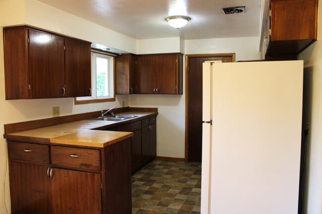 Photo - 406 Shady Ln