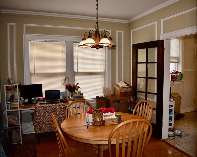 Dining room/work-from-home space - 212 N Oak Park Ave Unidad 1DD