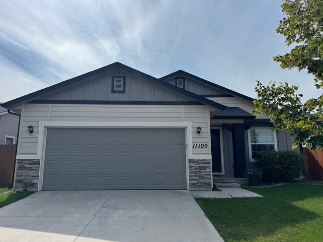 Building Photo - MOVE IN TODAY! Single level floorplan in d... Rental