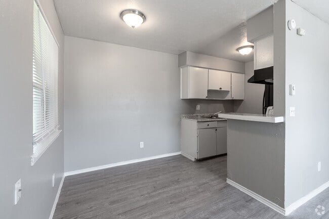 1BR, 1BA - 608SF - Dining Room