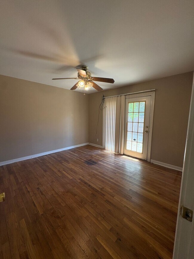 Photo - 2450 Ione St