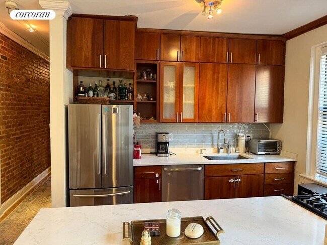 Photo - 880 W 181st St