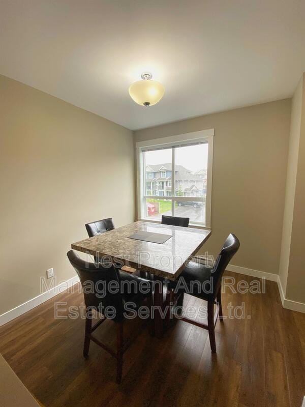 110-110 Baxter Ave