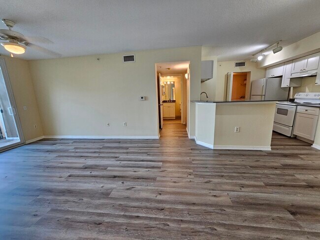 604 Villa Cir Unit 604