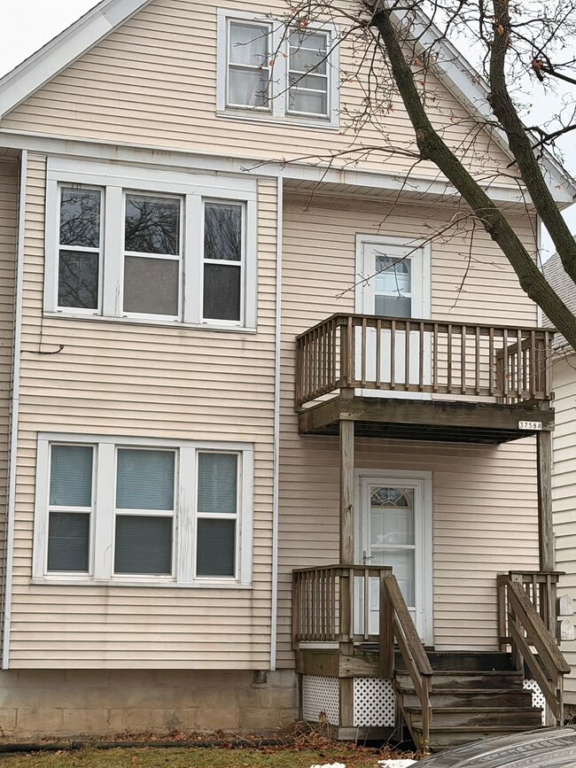 Building Photo - 3758A E Edgerton Ave Unit Upper