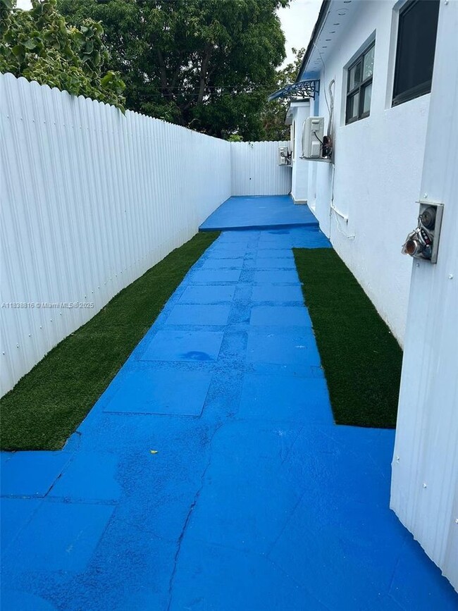 Building Photo - 1351 NW 132nd Terrace Unit EFFI-EFFI Rental