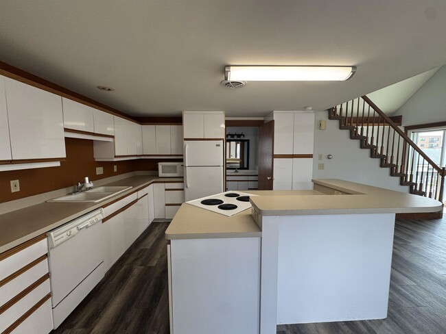 Photo - 208 W Main St Unit 208