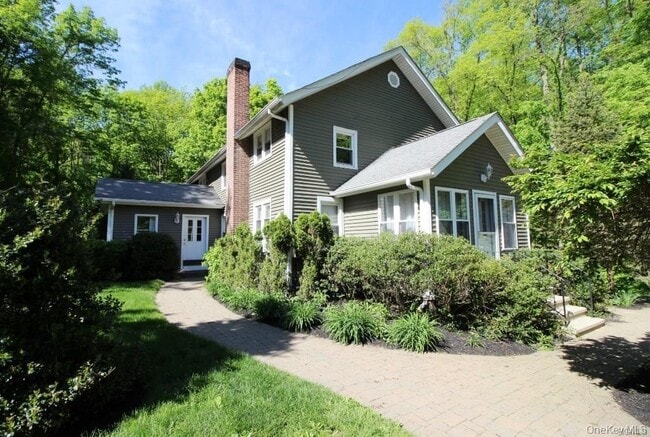 Building Photo - 189 Fair St Unit 4 D