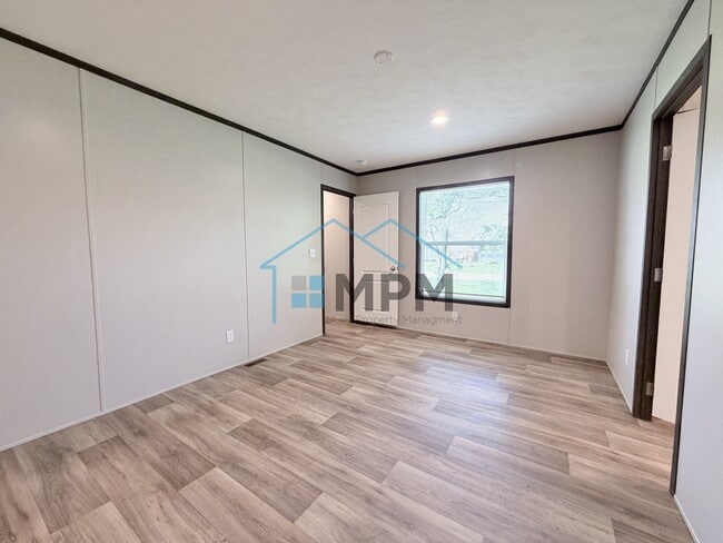 Photo - 136 Hillside Cir