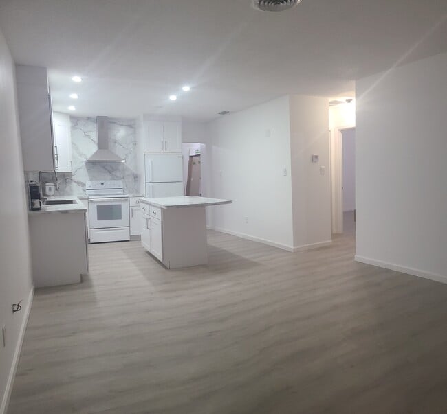 Photo - 3031 NE Savannah Rd