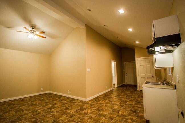 Photo - 526 Cooper St Unit B