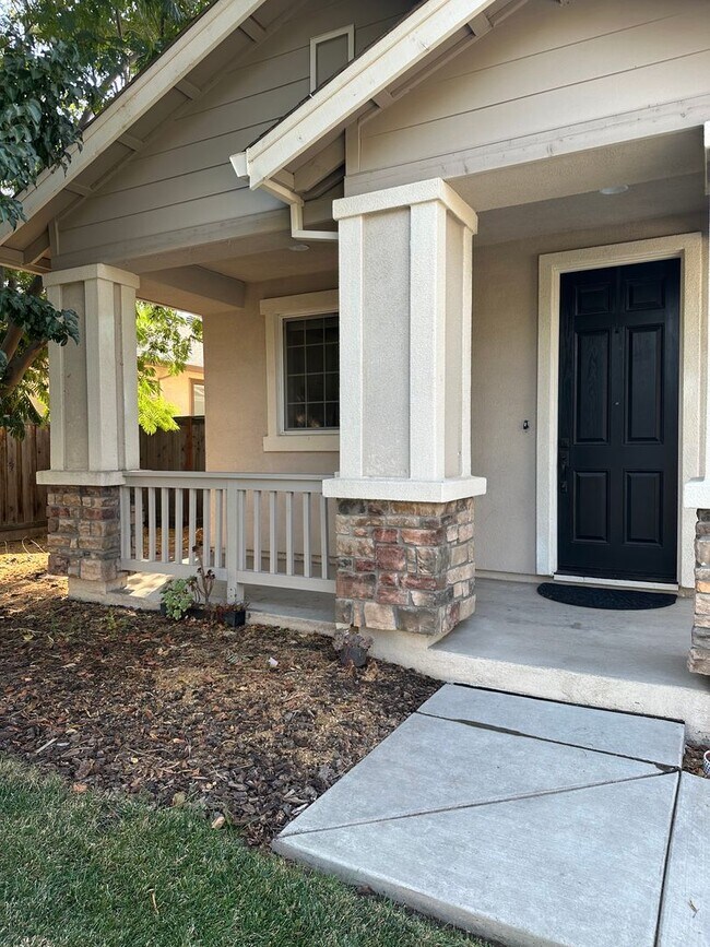 Photo - Beautiful 3 Bed 2 Bath House in a Great Lo...