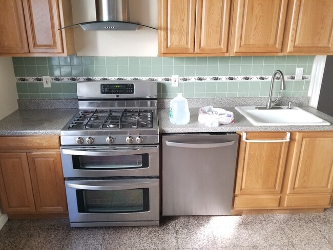 Building Photo - 25 Wyman St Unit 1
