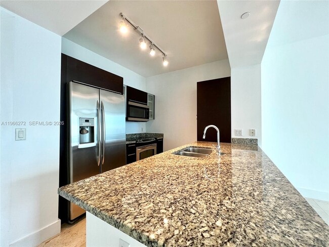 Photo - 950 Brickell Bay Dr Unit 3903
