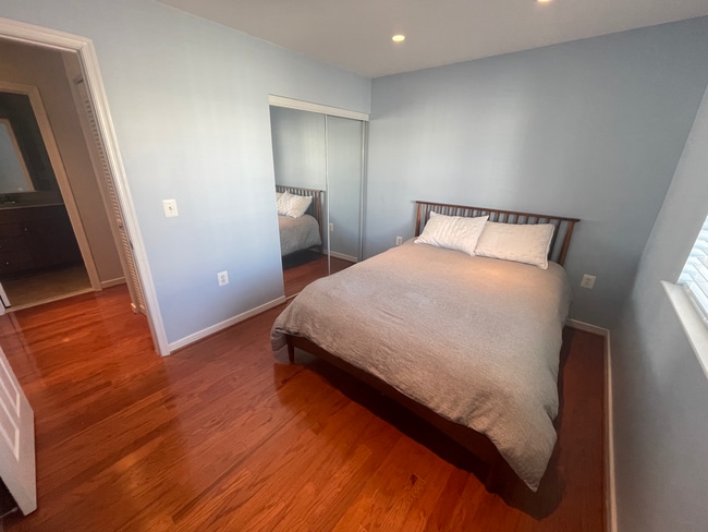 Building Photo - 4069 S Four Mile Run Dr Unit 401