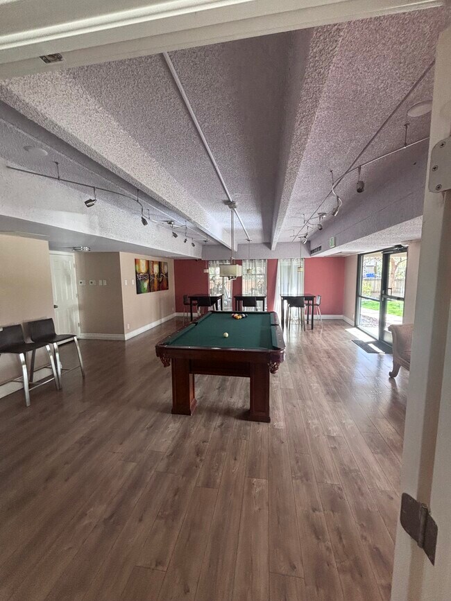 Photo - 1433 N Williams St Unidad #201