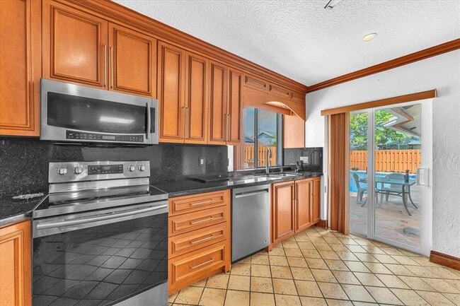 7377 NW 48th Ct