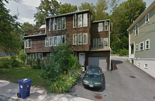 33 Lawn St Unit 2