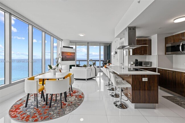 Building Photo - 6899 Collins Ave Unit 1905