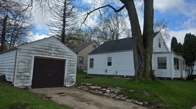 Photo - 427 N Henrietta Ave