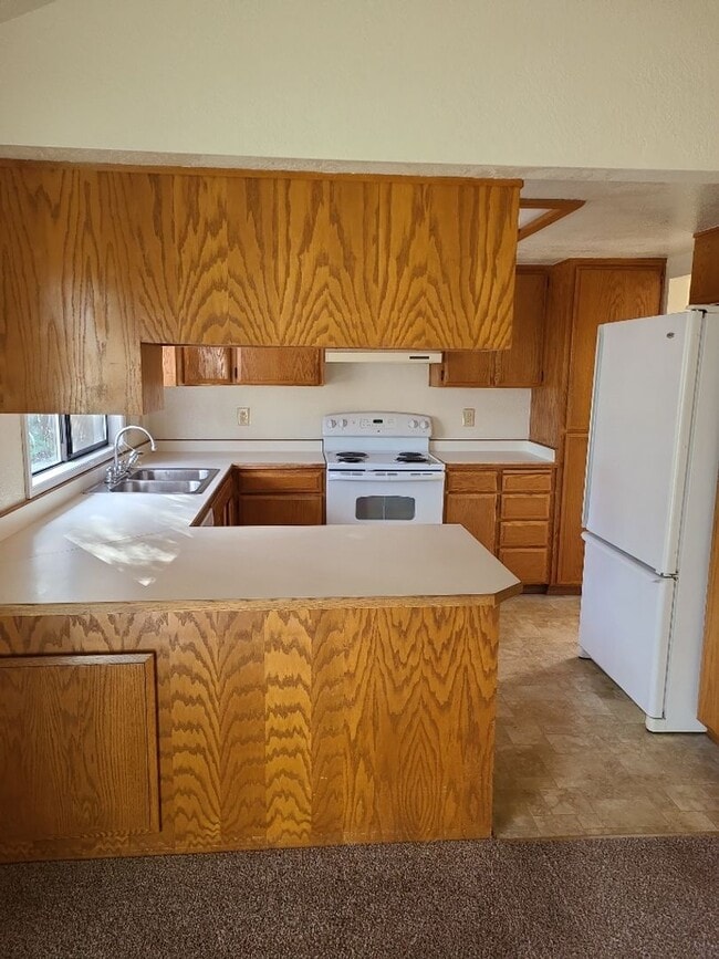 Photo - Comfortable 3 bed, 2 bath home in Medford