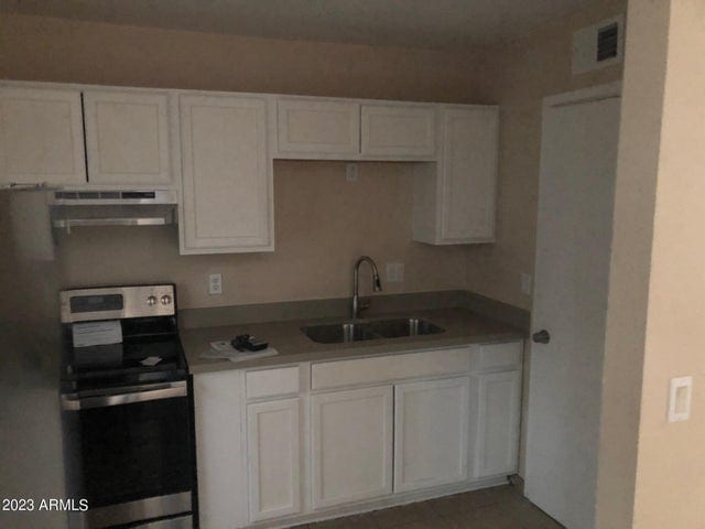 305 N 93rd St Unit 4