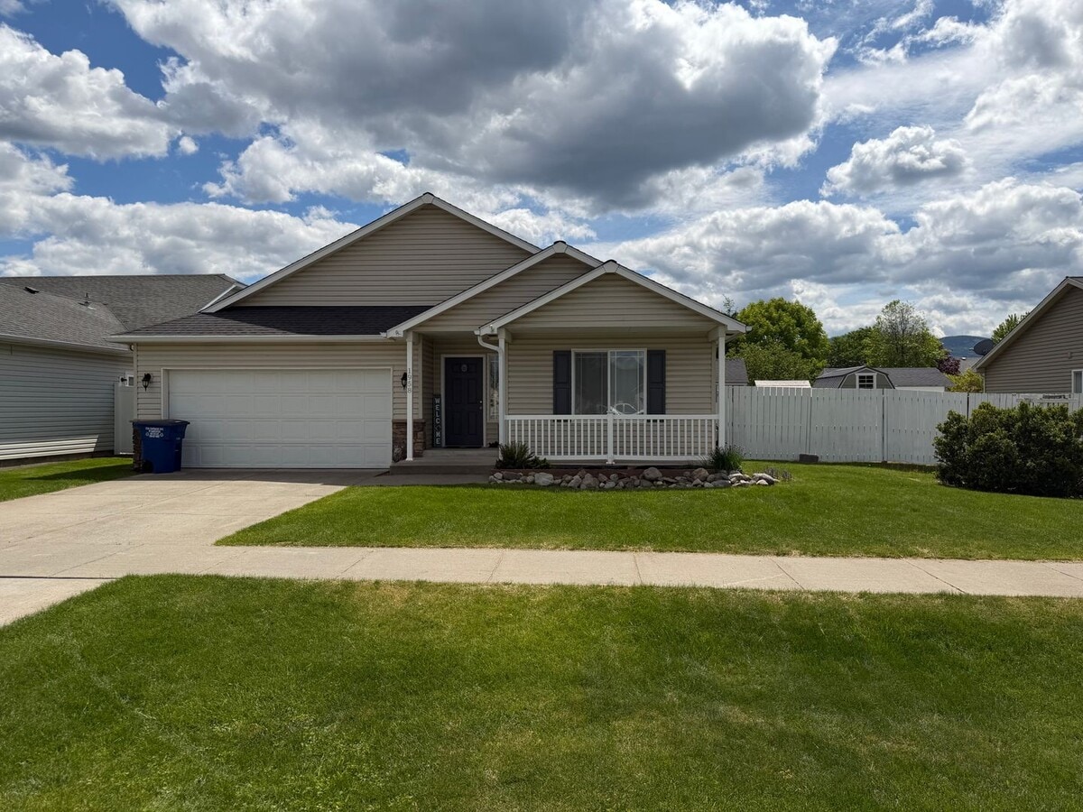 Photo - Beautiful 3 bedroom 2 bath ranch-style home in nice Post Falls neighborhood.