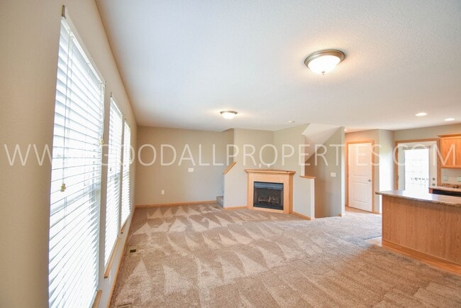 Photo - 2 Bedroom, 2.5 bath townhome in Urbandale ...
