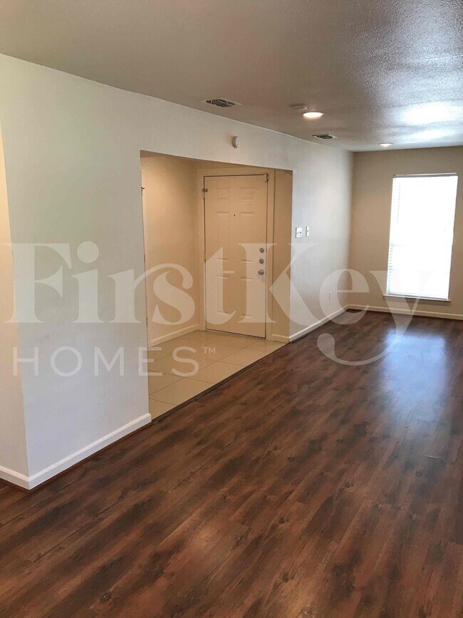 Photo - 1217 Meadow Creek Dr