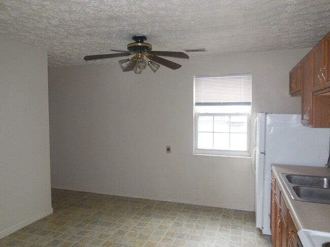 Photo - First Floor Apartment in Collinsville! Unidad A