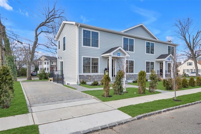 1 Manhasset Ave