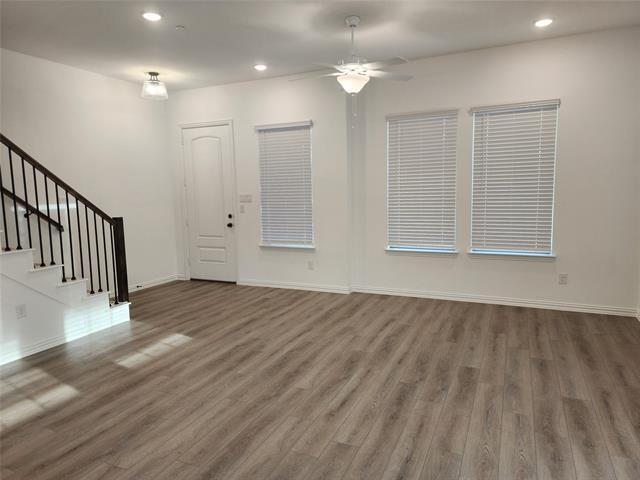 Photo - 627 Redwood Wy