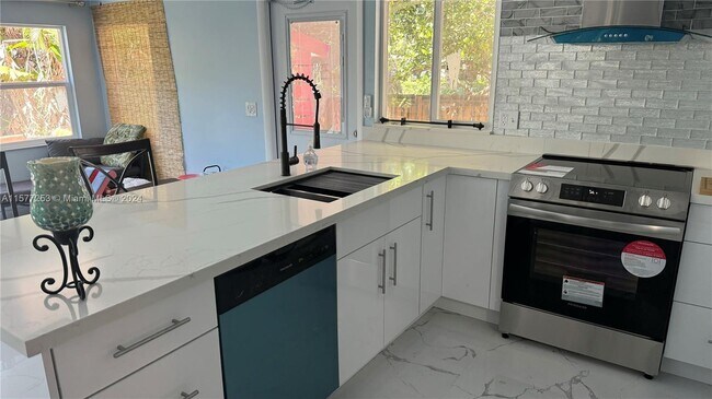 Photo - 1633 McKinley St