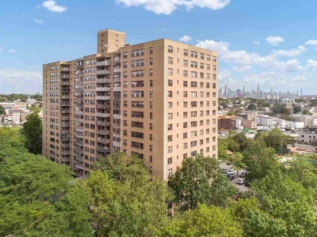Building Photo - 201 St Pauls Ave