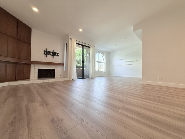 Living and dining - 14572 Dickens St Unit 105