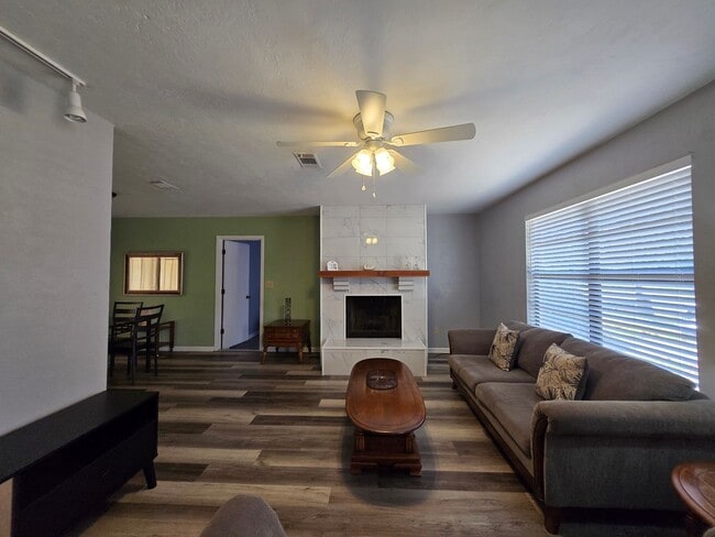 Photo - 3/2- Adorable home in Northwood Pines