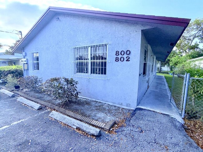 Building Photo - 800 NE 14th St