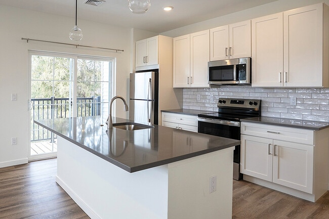 Building Photo - Dublin Village