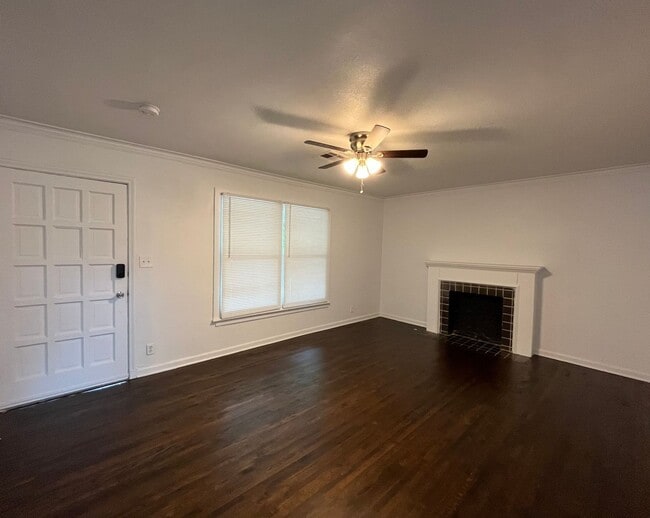 Photo - Adorable 2 bedroom 1 bathroom home with a garage!