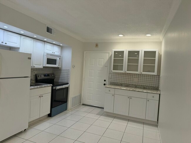 Photo - 2700 Riverside Dr Unit 302-b