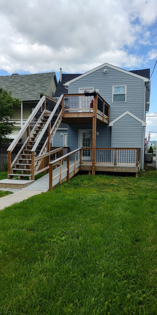 Building Photo - 324 3rd St Unit 324-1