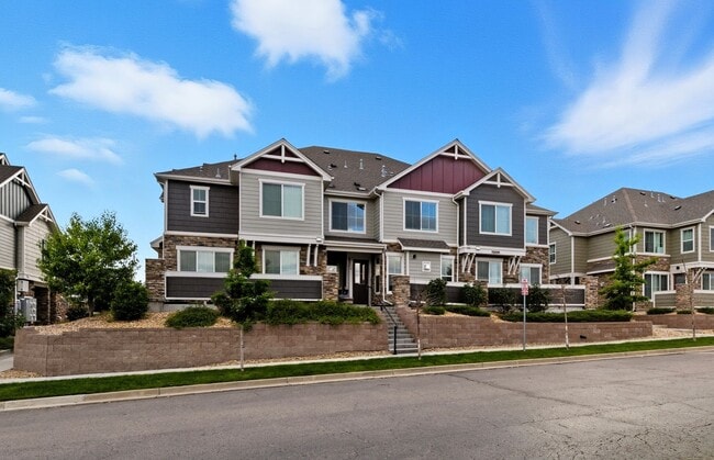 Building Photo - Bright and Airy 2 Bed 2.5 Bath Townhome in...