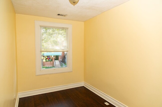 Photo - 505 Denison St