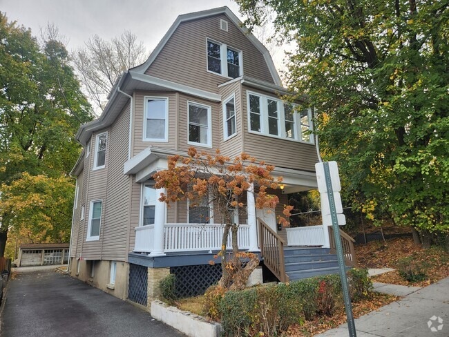 Building Photo - 68 Llewellyn Ave Unit 1 Bedroom - 3 Rental
