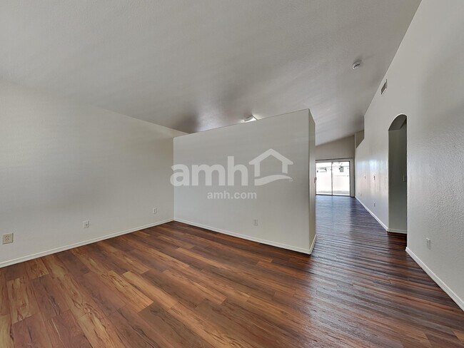 Photo - 8208 W Apache St